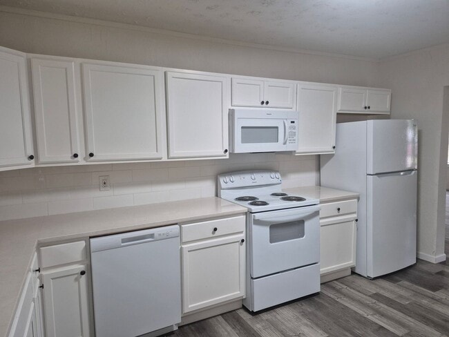 Building Photo - Newly renovated spacious cottage in Mountain View Subdivision!