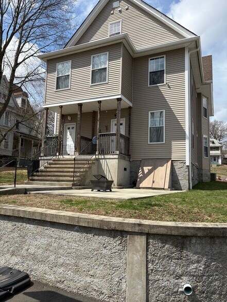 Building Photo - 117 Atwater Ave