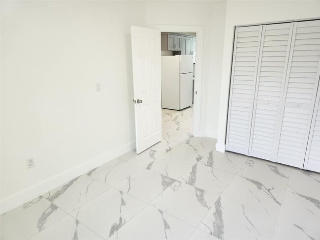 Building Photo - 2466 Lincoln St