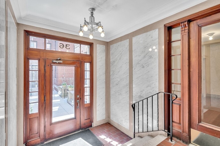 Building Photo - 36 Linnaean St