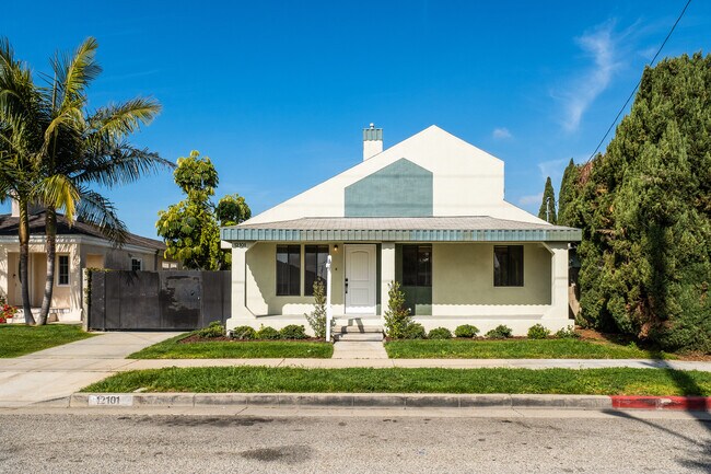 Primary Photo - 12101 Freeman Ave