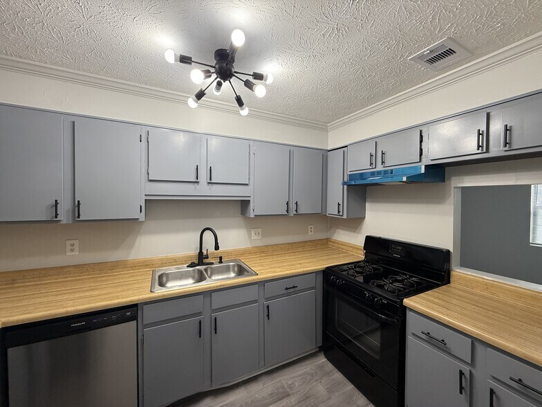 Building Photo - 2081 Drennon Ave