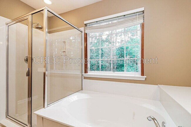 Building Photo - 3533 Claremont St