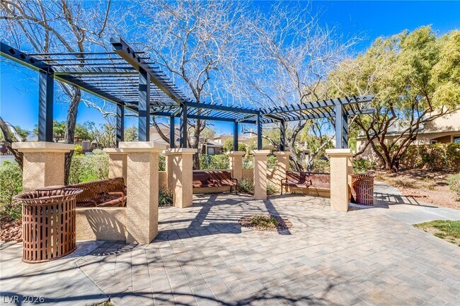 Building Photo - 10119 Amana Oaks Ave