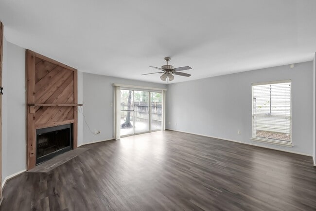 Building Photo - 83 Marabou Pl