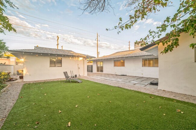 Building Photo - 1700 Bracken Ave