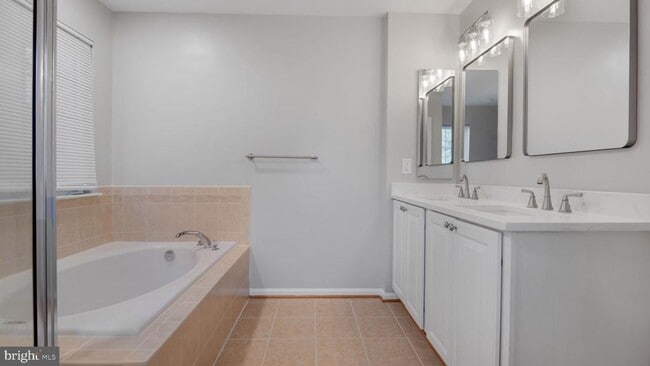 Building Photo - 4724 Hanrahan Pl