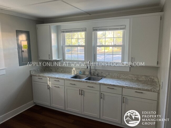 Building Photo - Charming Remodeled Home in the Heart of Or...