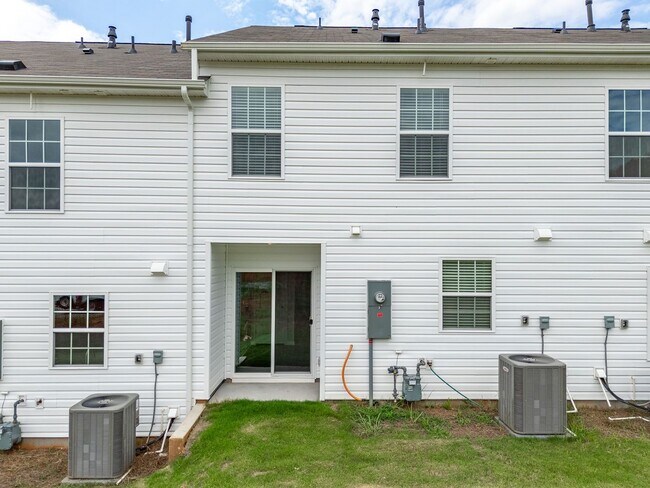 Building Photo - Location Location; 3 BR, 2.5 BA home