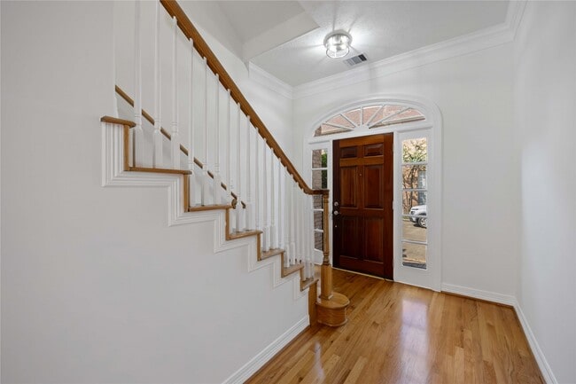 Building Photo - 2827 Briarhurst Park