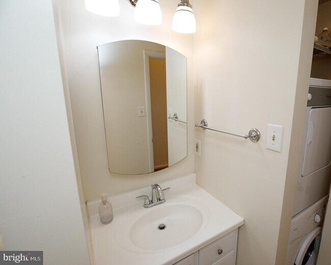 Building Photo - 1434 Potomac Ave SE