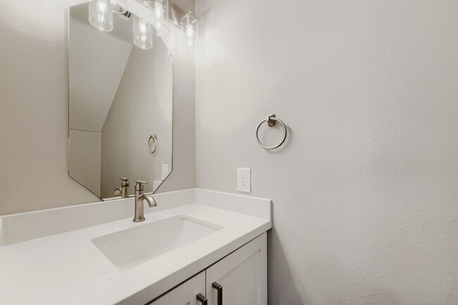 Building Photo - 11 Wineberry Pl