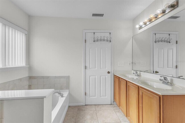 Building Photo - 81 Panorama Dr