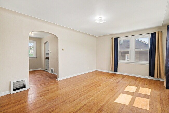 Building Photo - Charming 2-Bedroom Wheat Ridge Bungalow Near Sloan’s Lake - Available Now!