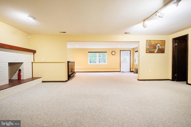 Building Photo - 2294 Linden Ave