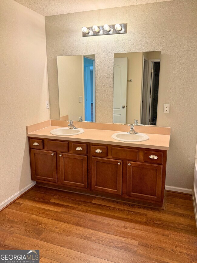 Building Photo - 227 Brooklet Cir