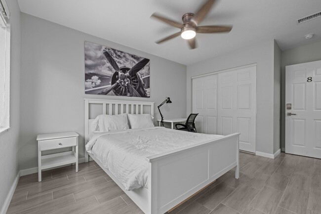 Building Photo - 1007 NE 9th Ct