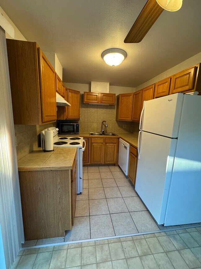 Building Photo - Cozy 3 Bedroom Duplex