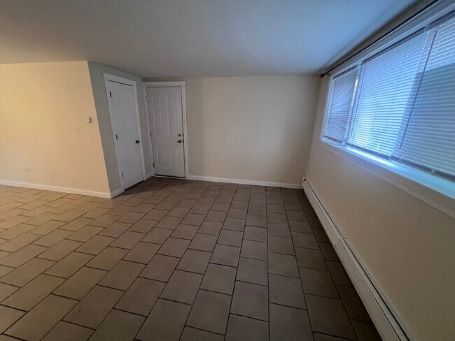 Building Photo - 1946 Euclid Ave