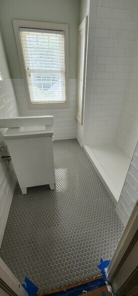 Building Photo - 5017 1/2 California St