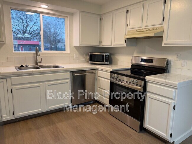 Building Photo - 1937 S Owyhee St