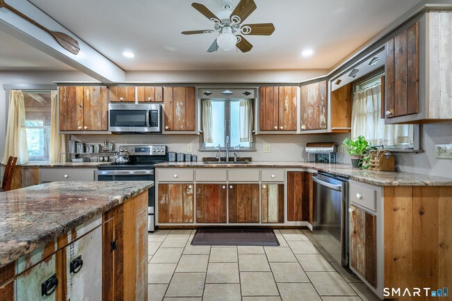 Building Photo - 28 Fox Run