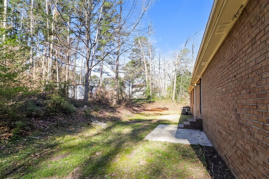 Building Photo - 2186 Lost Forest Ln SW