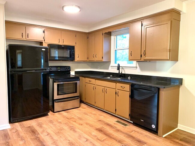 Building Photo - 321 Clearview Dr