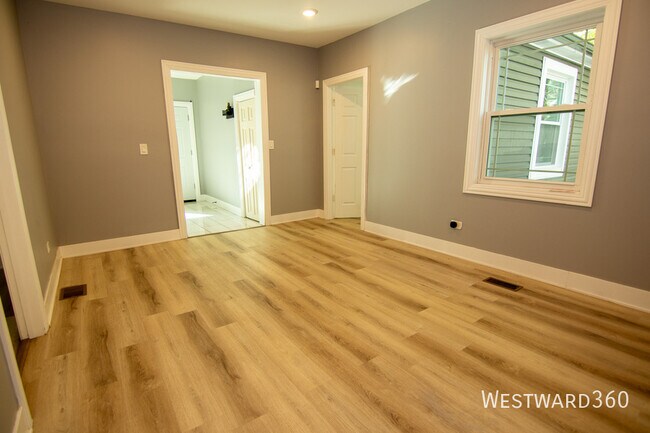 Building Photo - 7527 S Stewart Ave