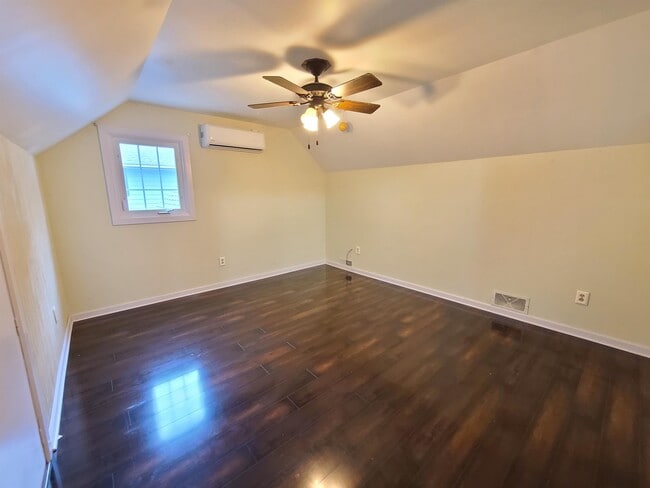 Building Photo - 1103 1st St NW