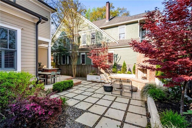 Building Photo - 582 St Charles Ave NE