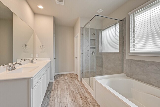 Building Photo - 14111 Lake Lodge Dr