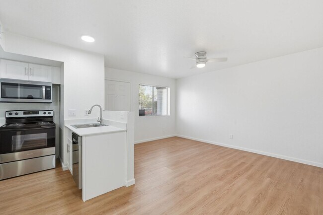 Building Photo - 317 N Vine Ave