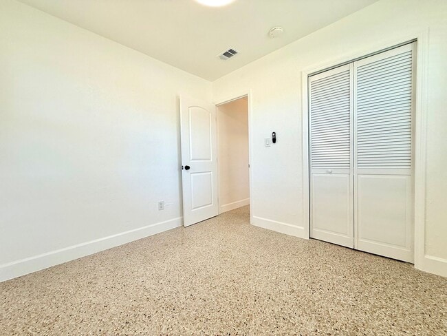 Building Photo - 748-750 Bethune St