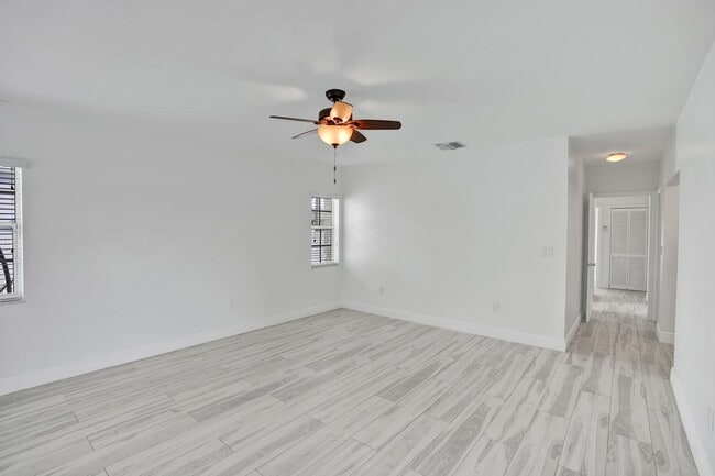 Building Photo - 5721 SW 11th St