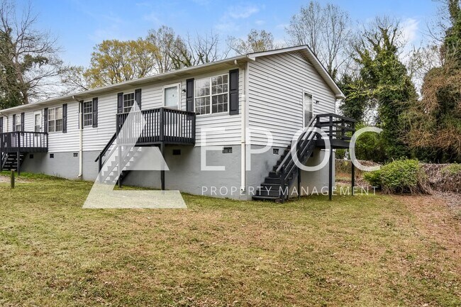 Building Photo - 638 S Elm St