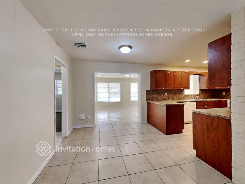 Building Photo - 6980 SW 30th St