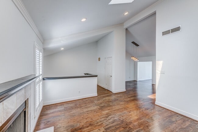 Building Photo - 708 Fowler St