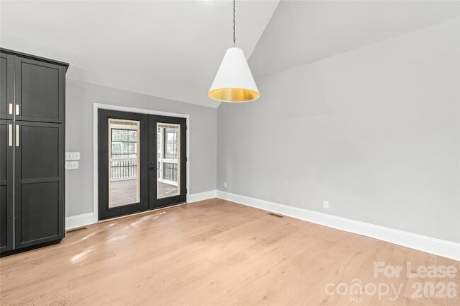 Building Photo - 3800 Terrebonne Ct