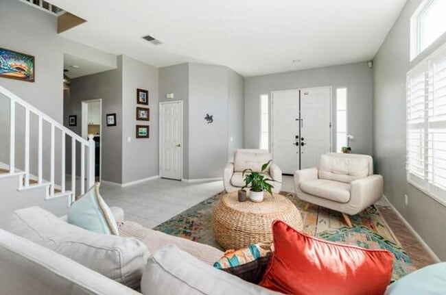 Building Photo - 5 Bedroom Home in Carmel Valley Cul-de-Sac