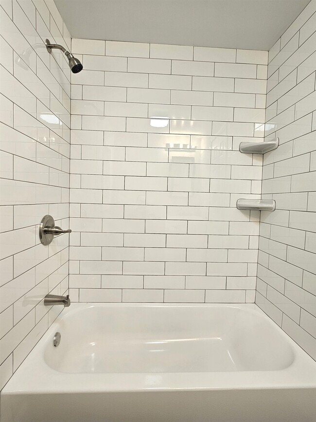 Building Photo - 427 5th St