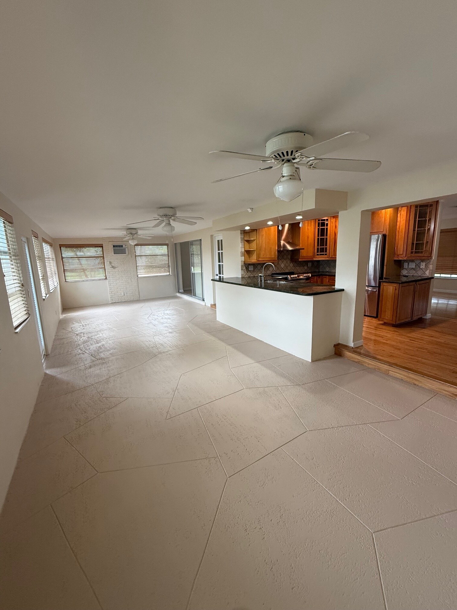 Building Photo - 1424 SE 12th Ave