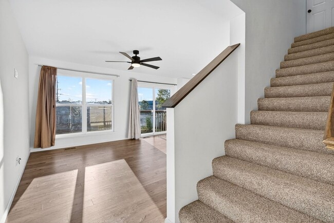 Building Photo - Modern 2-Bedroom Townhome