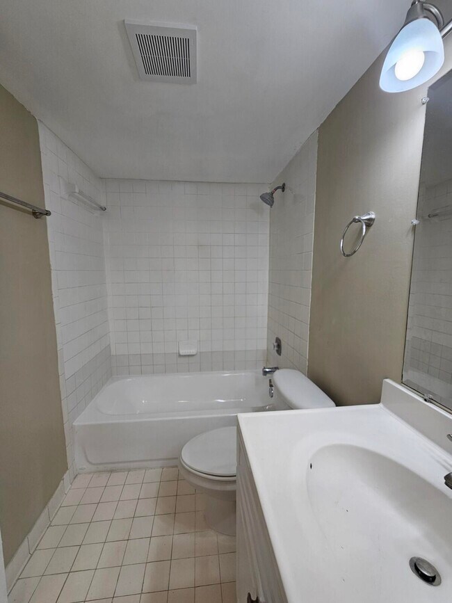 Building Photo - 2000 N Congress Ave