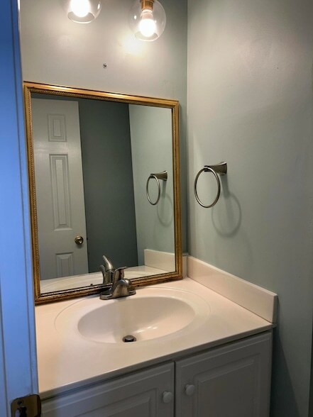 Building Photo - 1721 Fox Ridge Ct