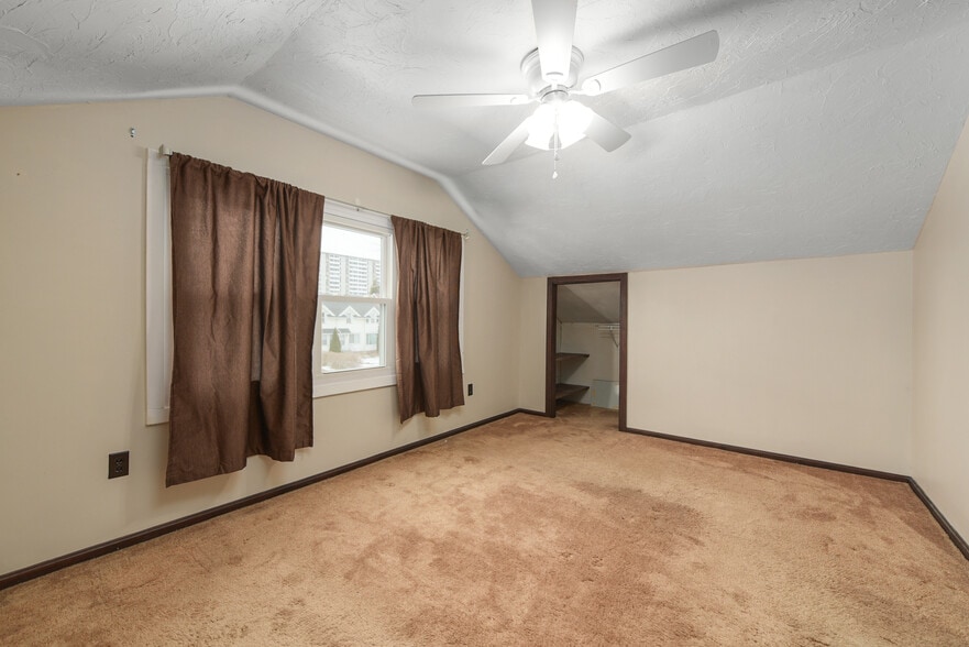 Building Photo - 247 E 248th St