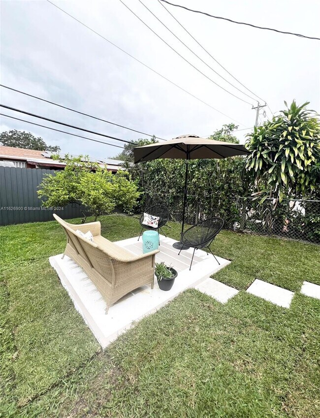 Building Photo - 11241 SW 7th Terrace