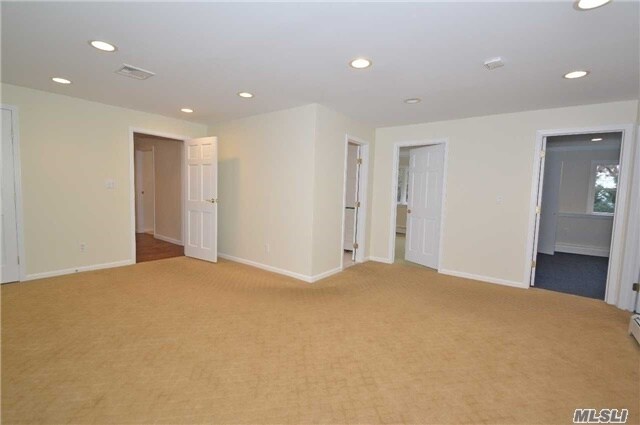 Building Photo - 30 Grist Mill Ln