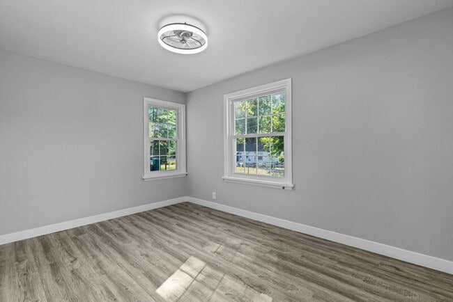 Building Photo - 1122 Roxton Dr