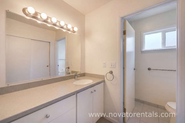 Building Photo - 2665 Center Rd